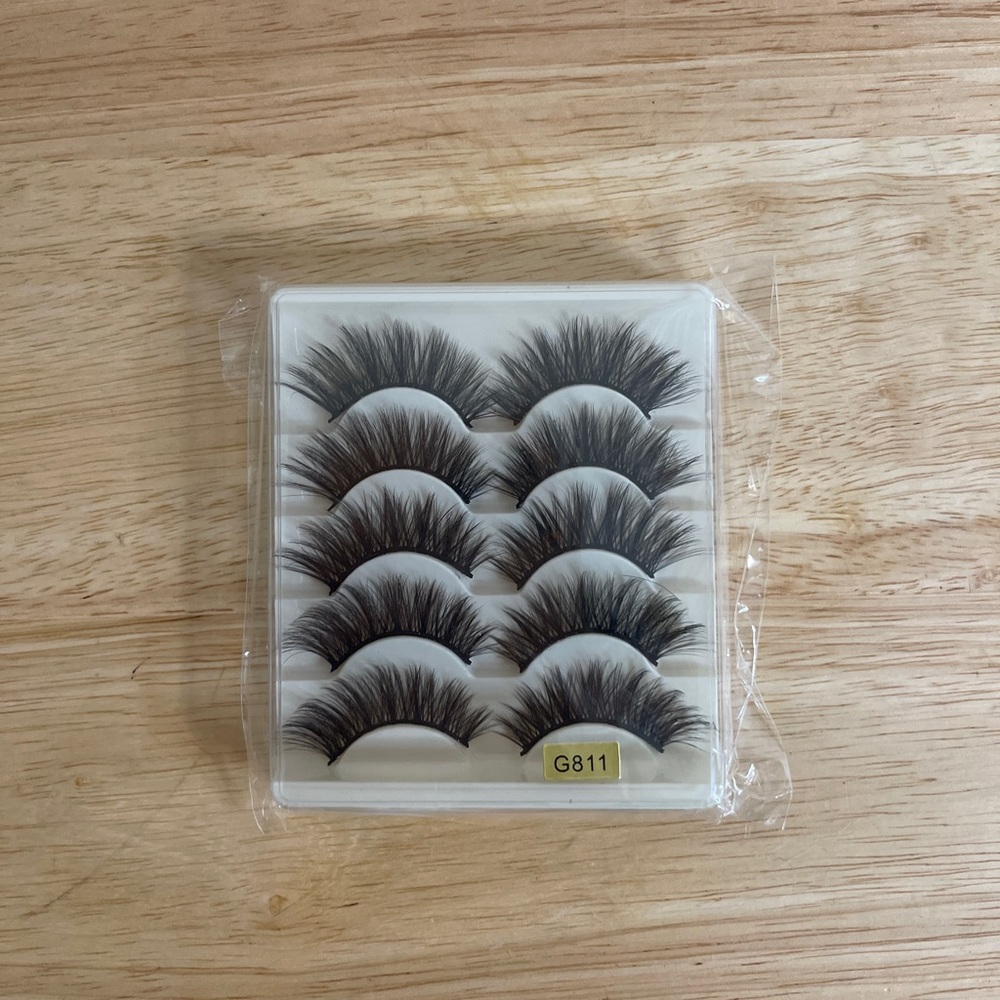 Full, Wispy False Lashes